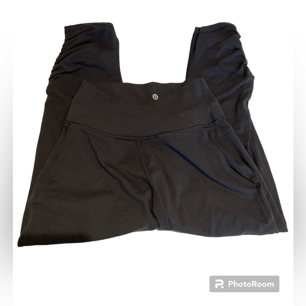 Lululemon cropped Scrunched Sides Size 4 - Picture 3 of 11